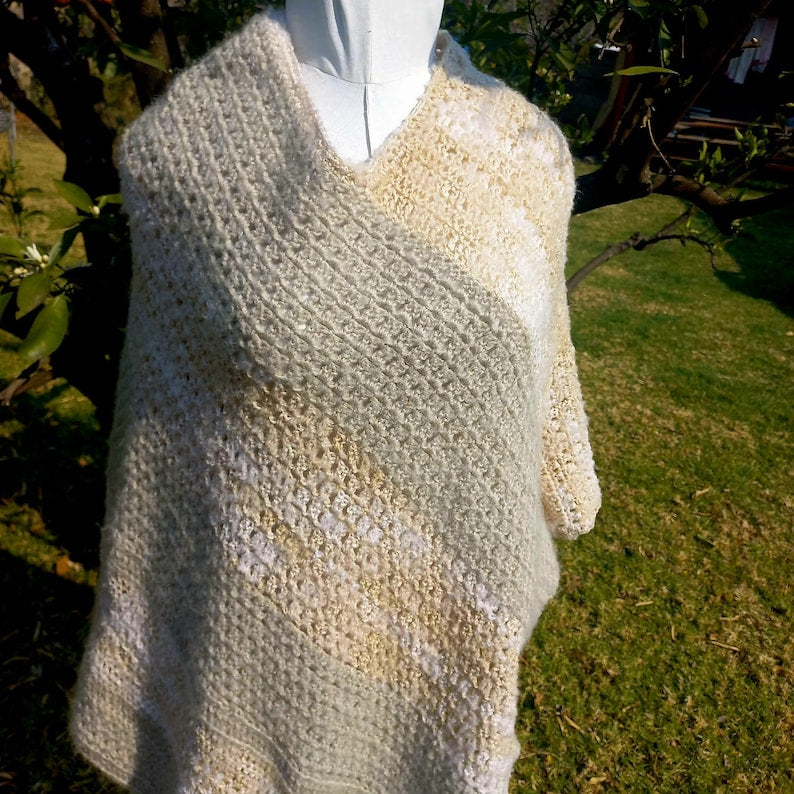 Crochet Poncho Pattern Easy Crochet Blanket Stitch Poncho Pattern Two types of yarns Poncho Crochet Pattern