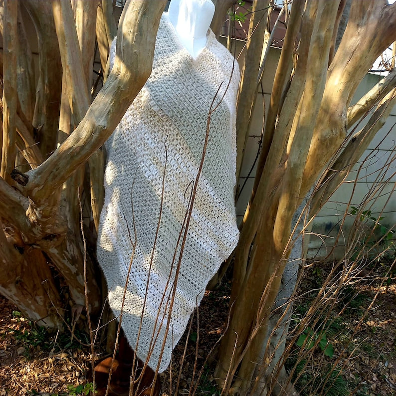 Crochet Poncho Pattern Easy Crochet Blanket Stitch Poncho Pattern Two types of yarns Poncho Crochet Pattern