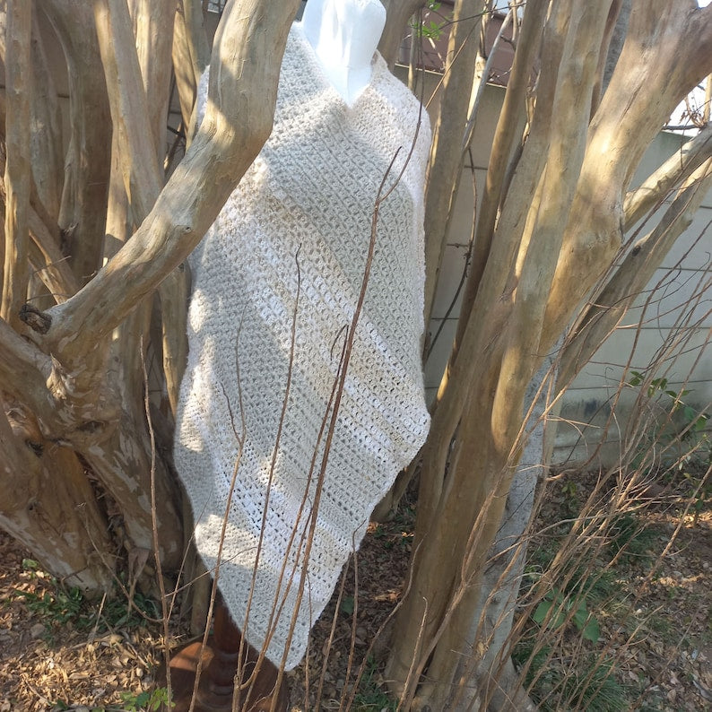 Crochet Poncho Pattern Easy Crochet Blanket Stitch Poncho Pattern Two types of yarns Poncho Crochet Pattern